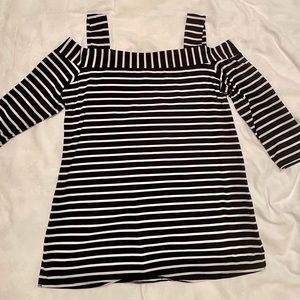New Directions black&white striped cold shoulder top| size M